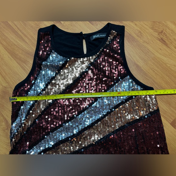 Beautiful sequinced tunic - Picture 5 of 9